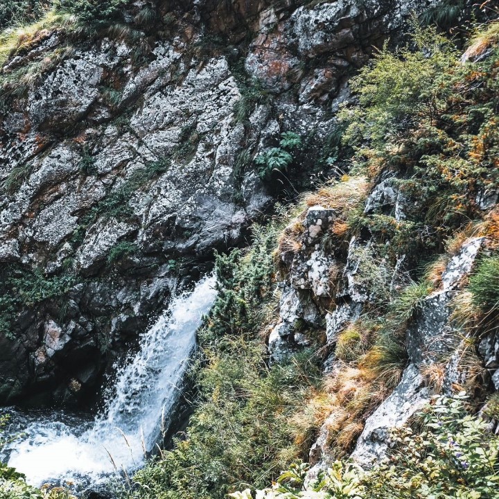 Сlimb to the waterfall